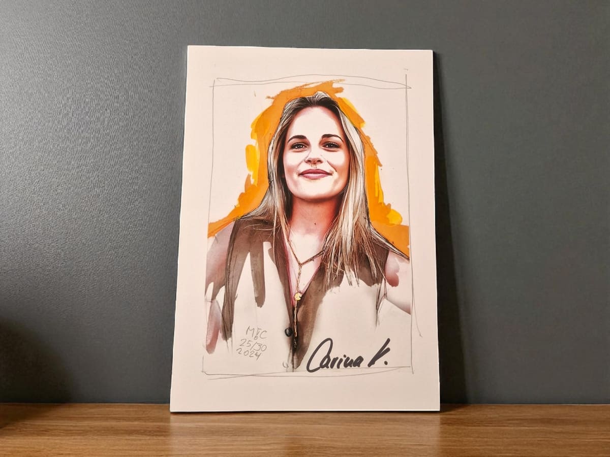 Carina Koller – signierter, limitierter Art Print (DIN A4), individuell veredelt – Heroes in Town.